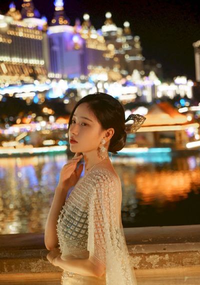 网友自拍视频悠悠在线_BD高清视频观看