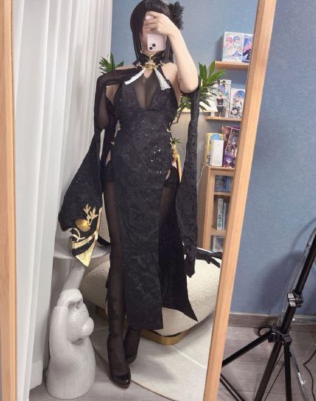 丝袜美女蹲下裙内露底图片_成长在线视频免费观看