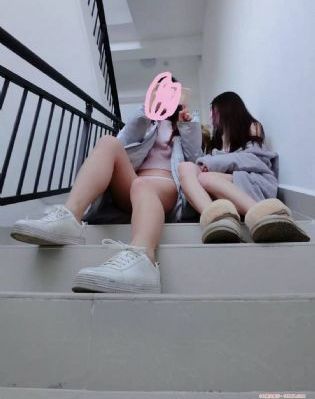 女翻白眼吐舌头_蓝光在线播放观看